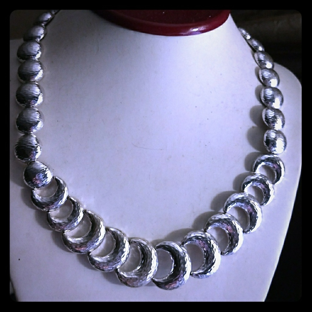 Liz Claiborne silver tone link necklace